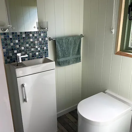 Cosy Shepherd Huts Near Newborough Forest Anglesey Gaerwen Exterior photo