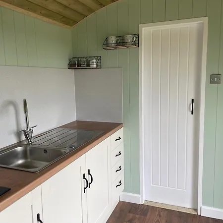 Cosy Shepherd Huts Near Newborough Forest Anglesey Gaerwen Exterior photo
