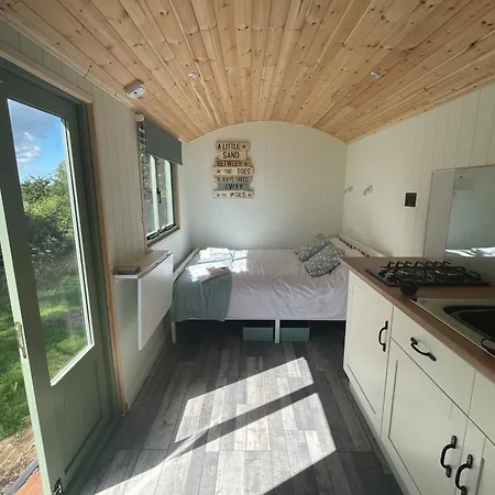 Cosy Shepherd Huts Near Newborough Forest Anglesey Gaerwen Exterior photo