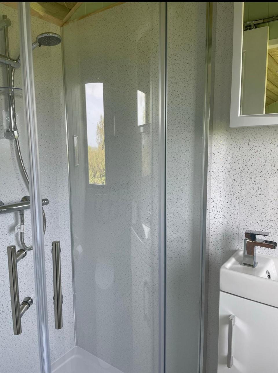Campsite Cosy Shepherd Huts Near Newborough Forest Anglesey *