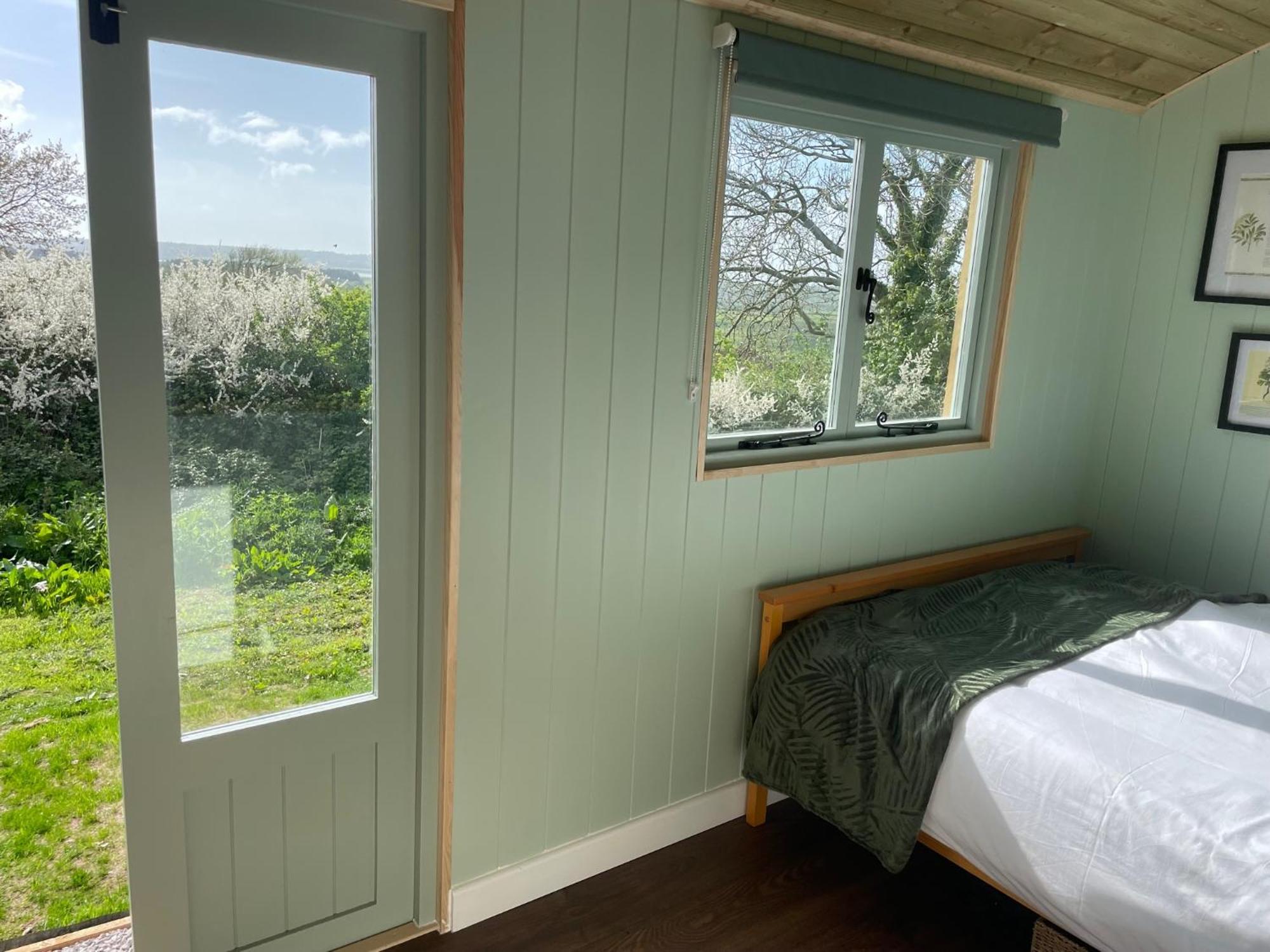 Campsite Cosy Shepherd Huts Near Newborough Forest Anglesey *